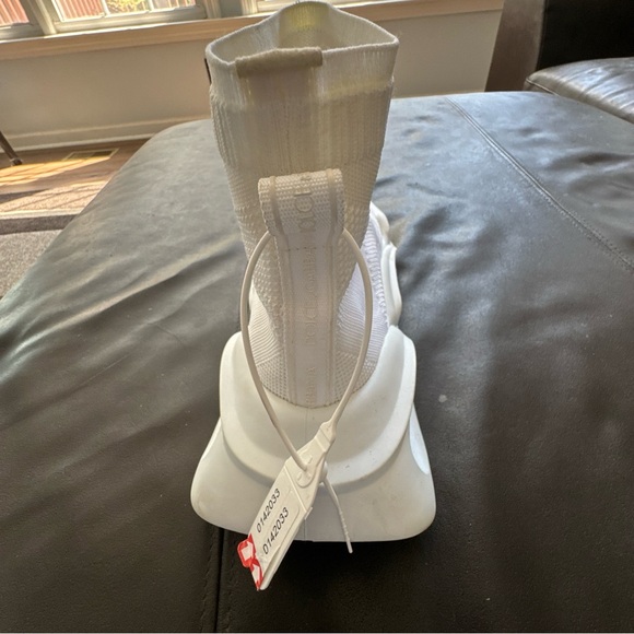 Dolce & Gabbana White Sneakers - Picture 3 of 8